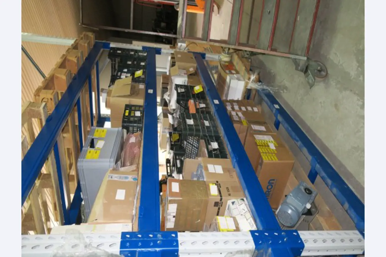 Magazijnuitrusting, elektrisch gereedschap en machineonderdelen-29