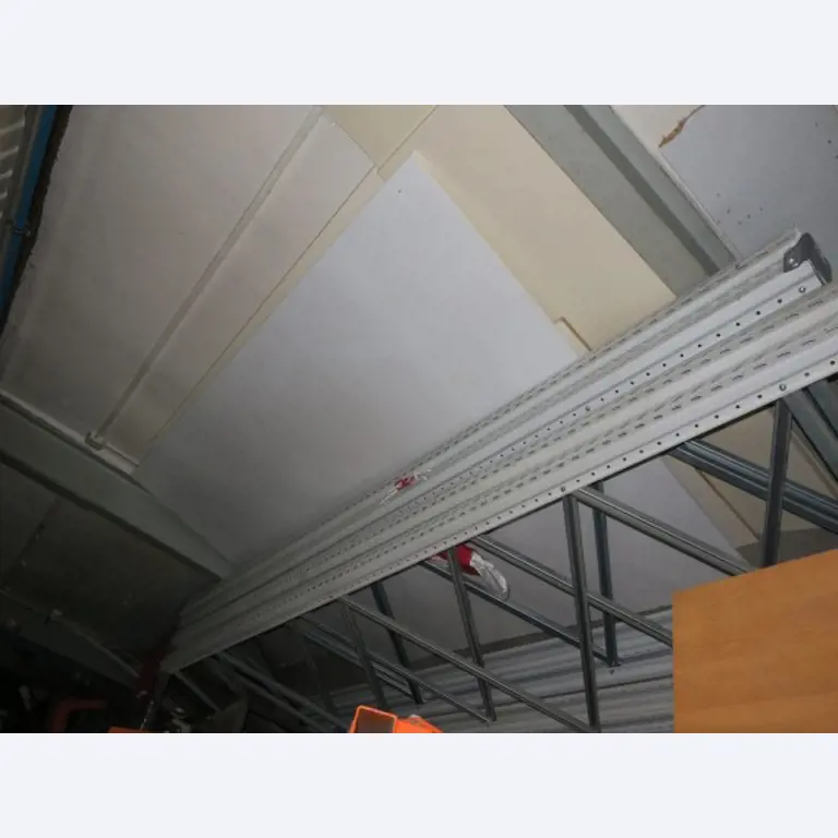 Magazijnuitrusting, elektrisch gereedschap en machineonderdelen-4