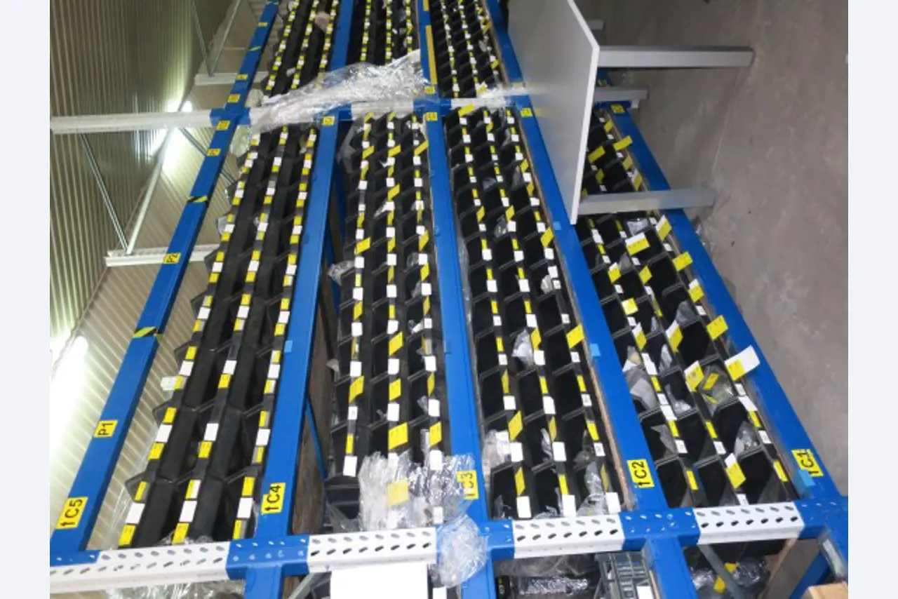 Magazijnuitrusting, elektrisch gereedschap en machineonderdelen-31