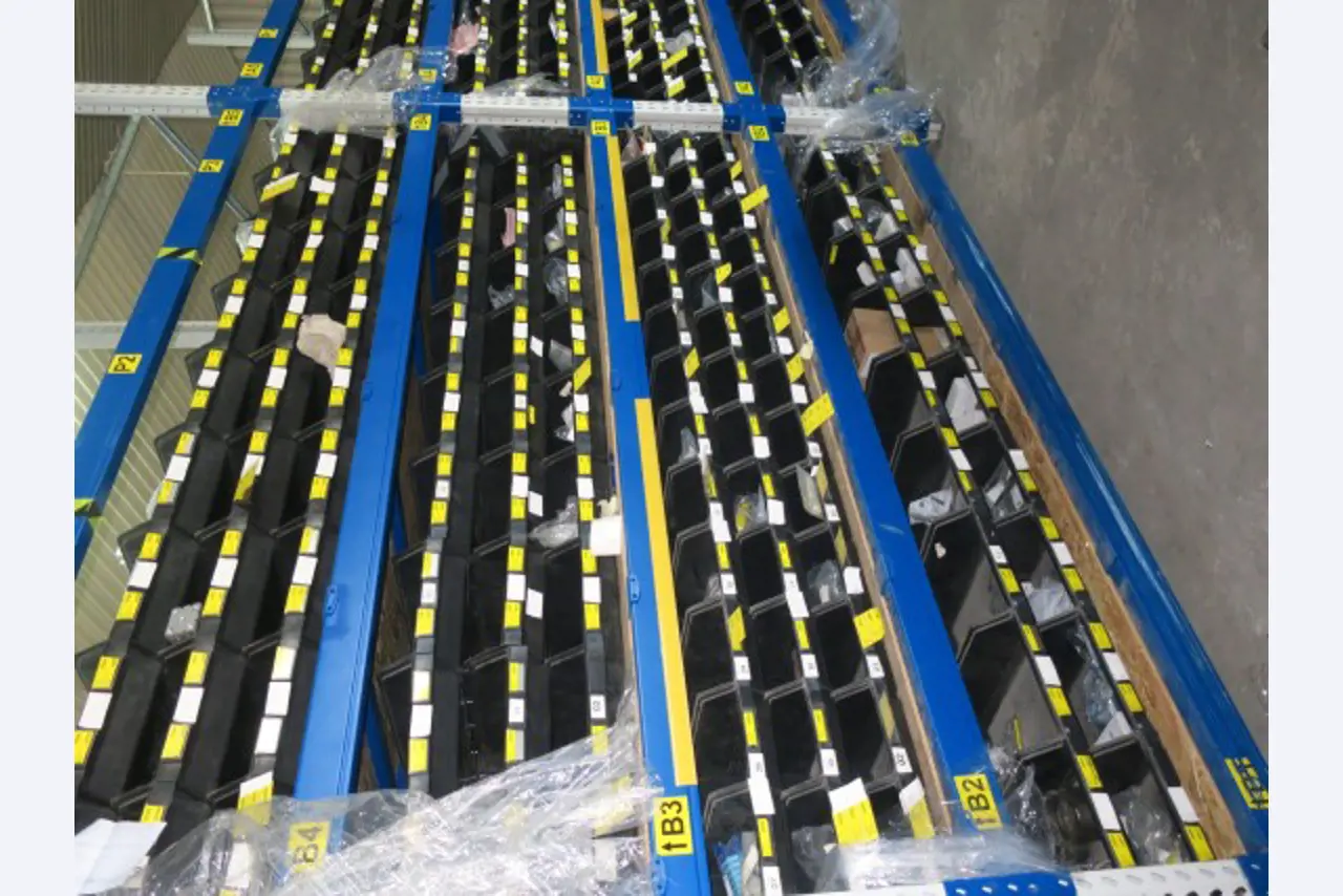 Magazijnuitrusting, elektrisch gereedschap en machineonderdelen-32
