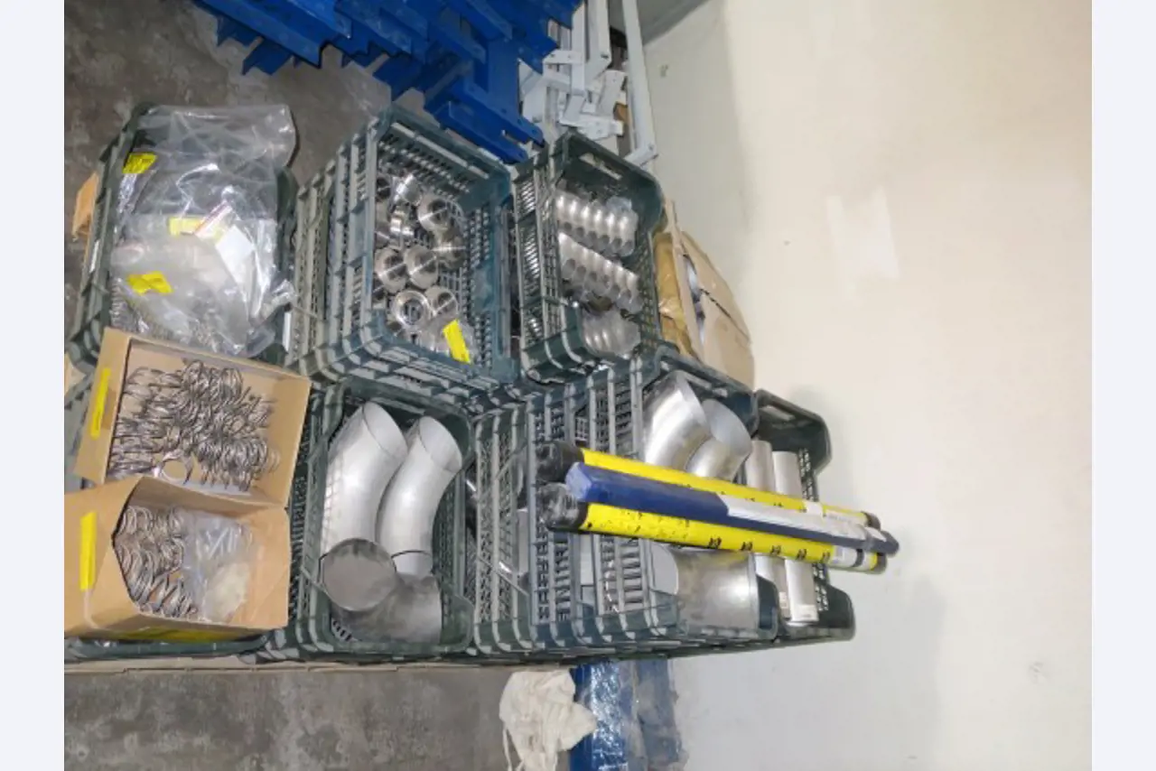 Magazijnuitrusting, elektrisch gereedschap en machineonderdelen-34