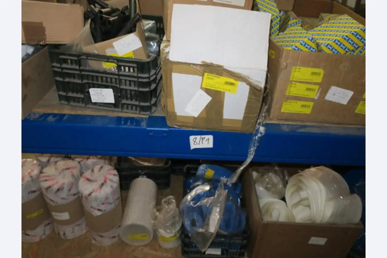 Magazijnuitrusting, elektrisch gereedschap en machineonderdelen-35