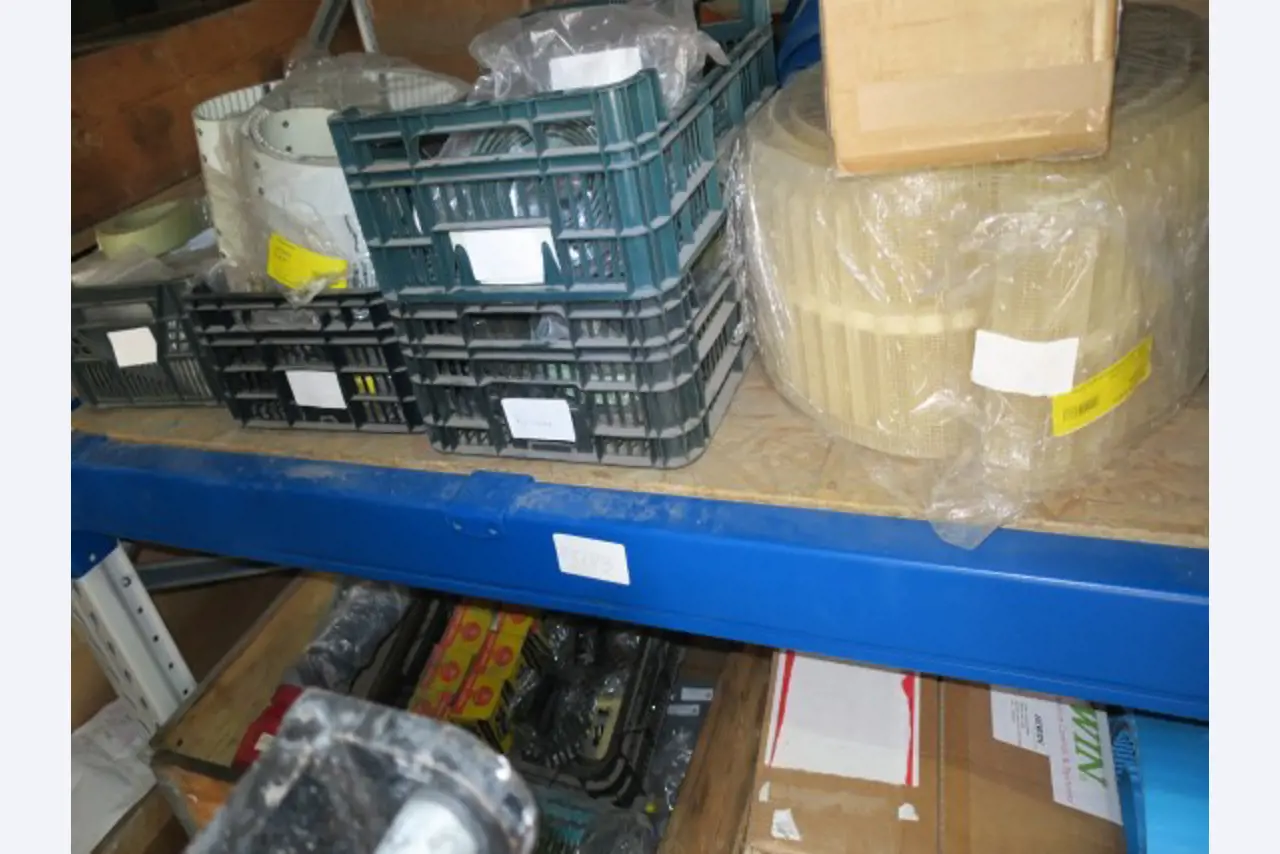 Magazijnuitrusting, elektrisch gereedschap en machineonderdelen-36