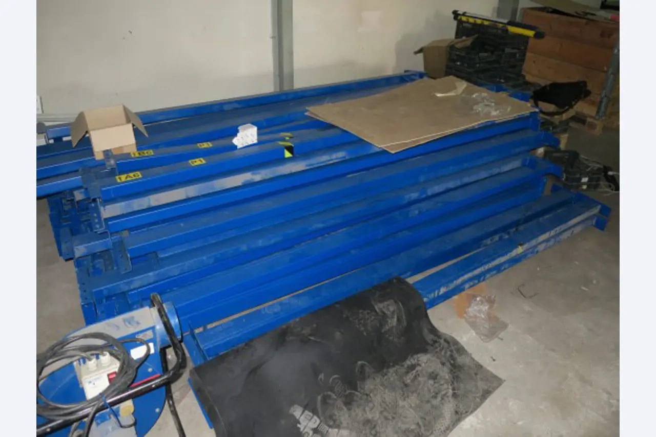 Magazijnuitrusting, elektrisch gereedschap en machineonderdelen-5