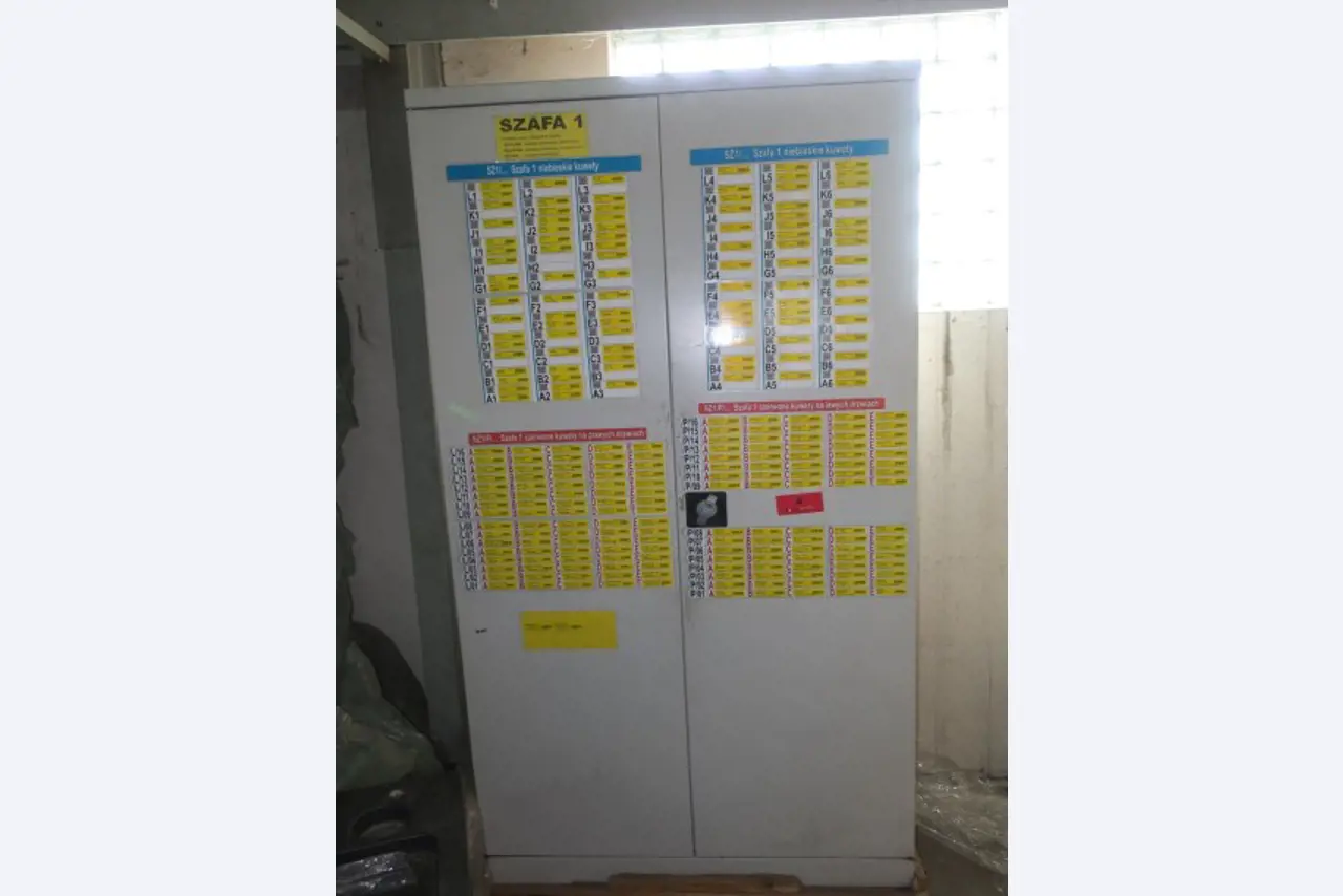Magazijnuitrusting, elektrisch gereedschap en machineonderdelen-6