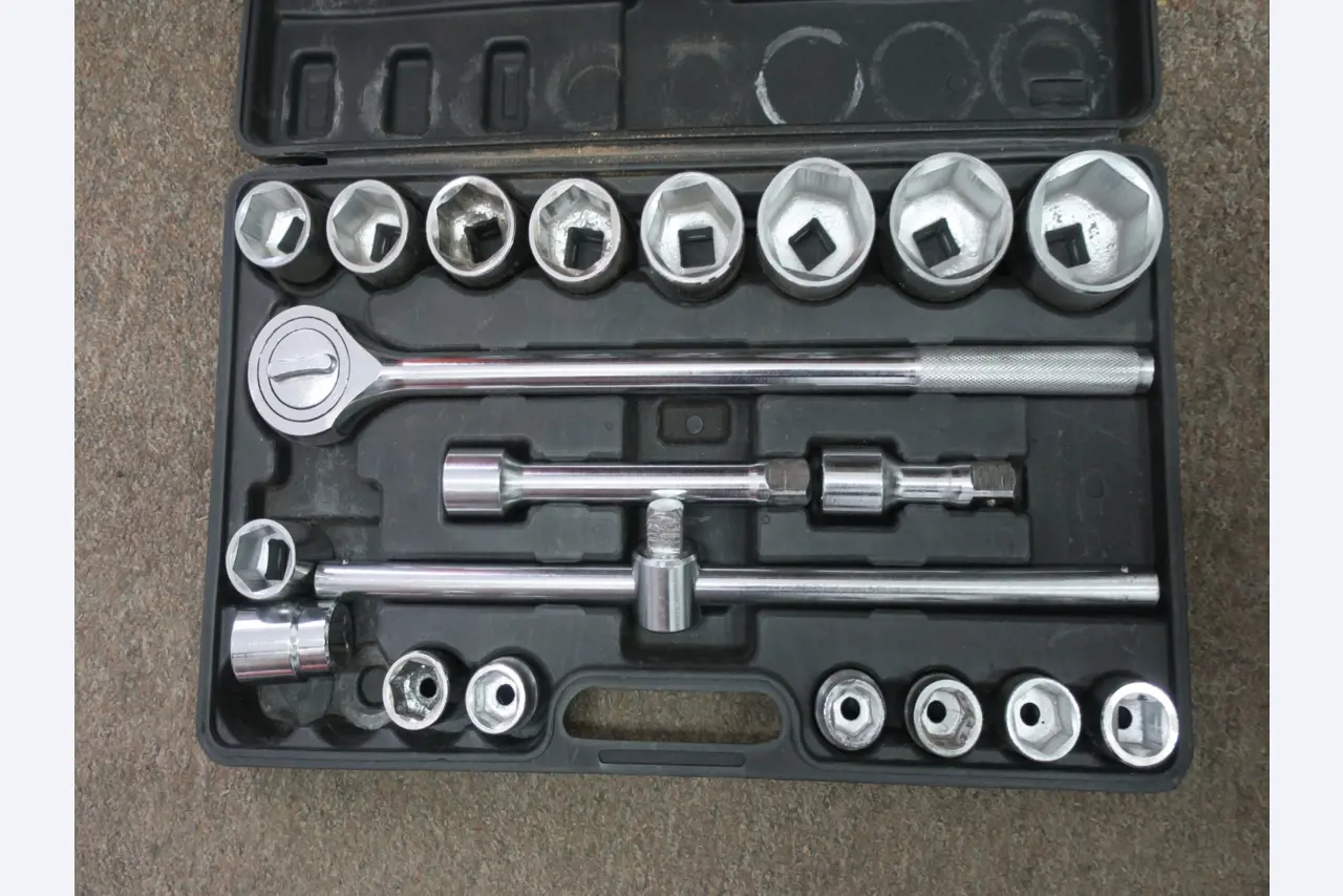 Workshop equipment, Warehouse supplies-17