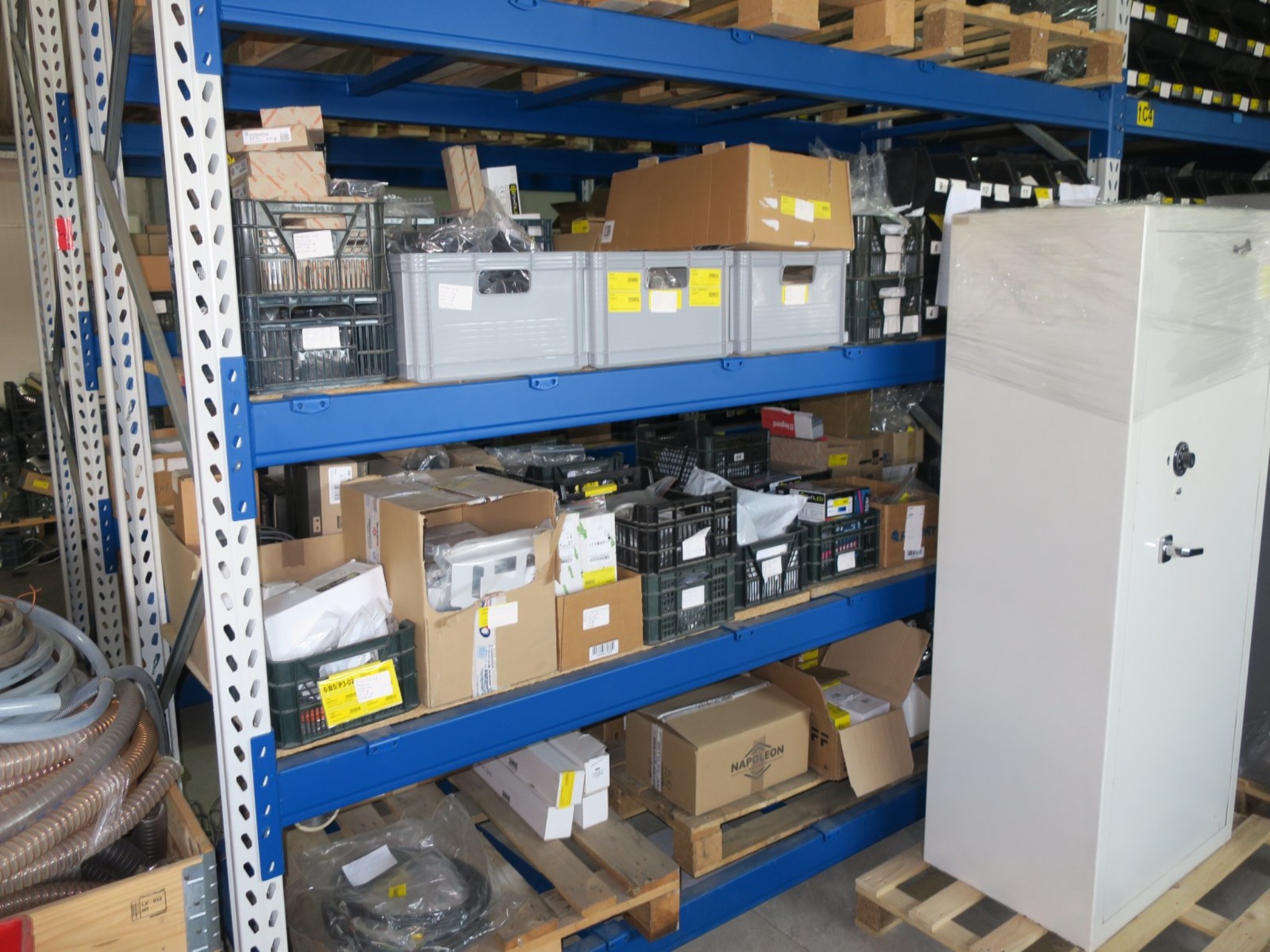 Workshop equipment, Warehouse supplies-30