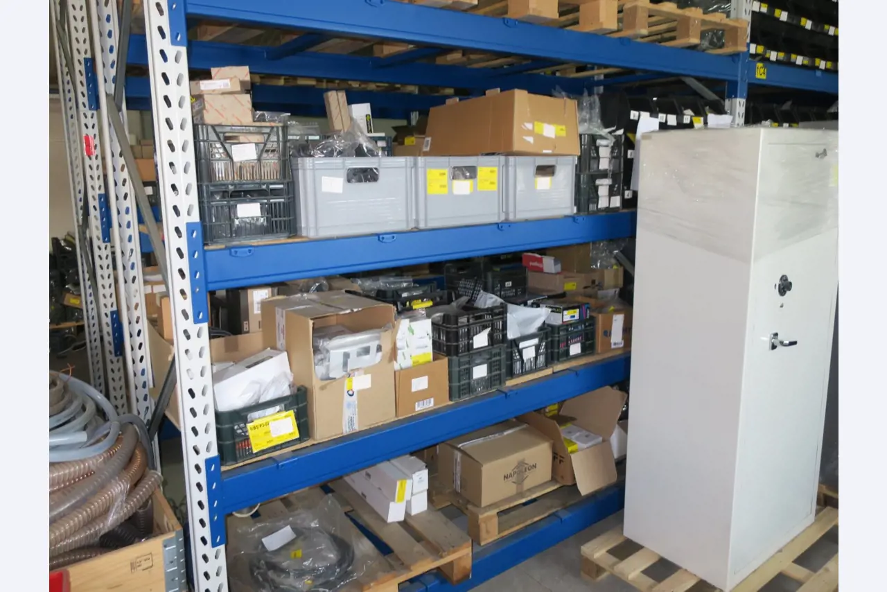 Workshop equipment, Warehouse supplies-30
