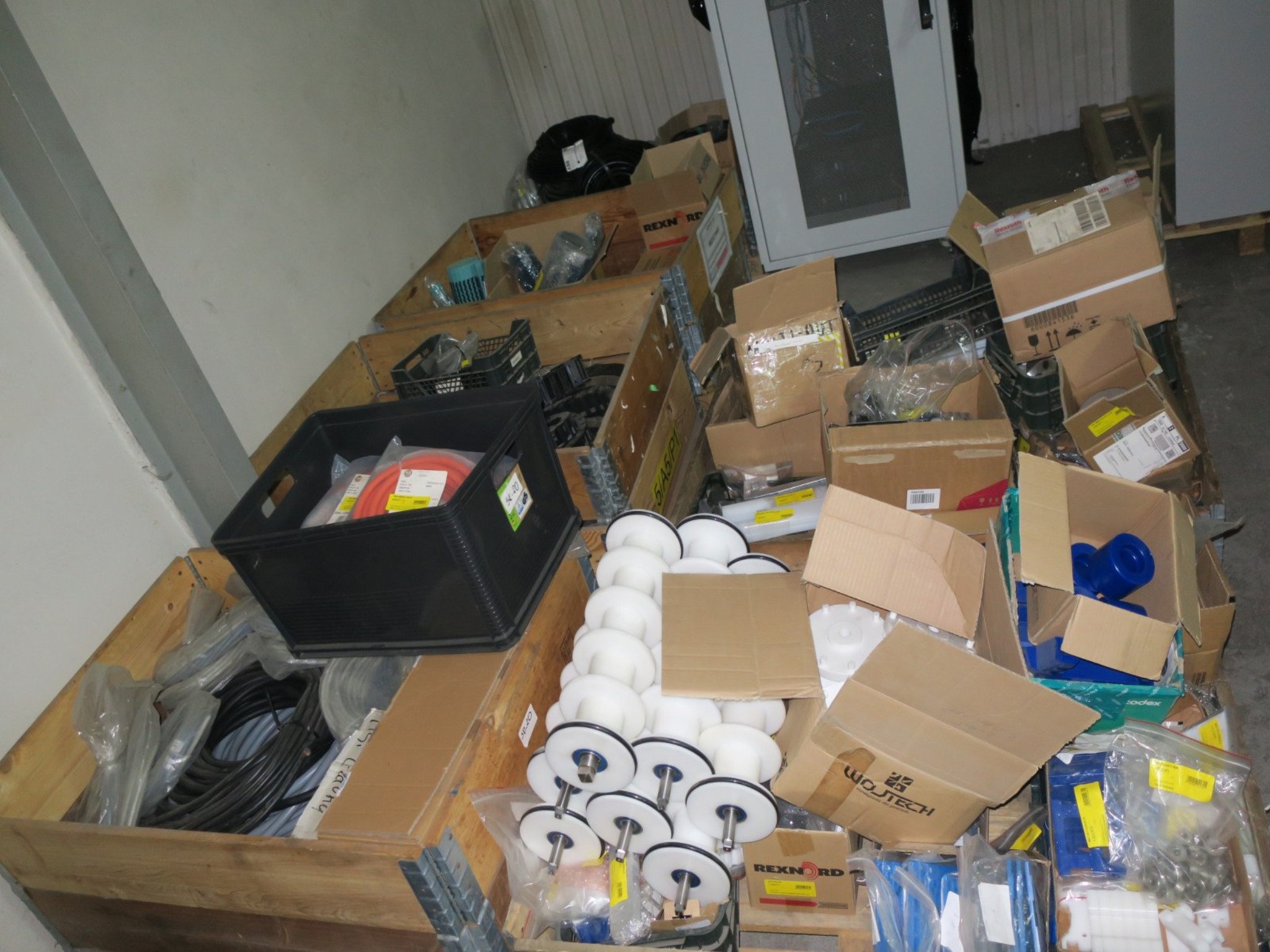 Workshop equipment, Warehouse supplies-33