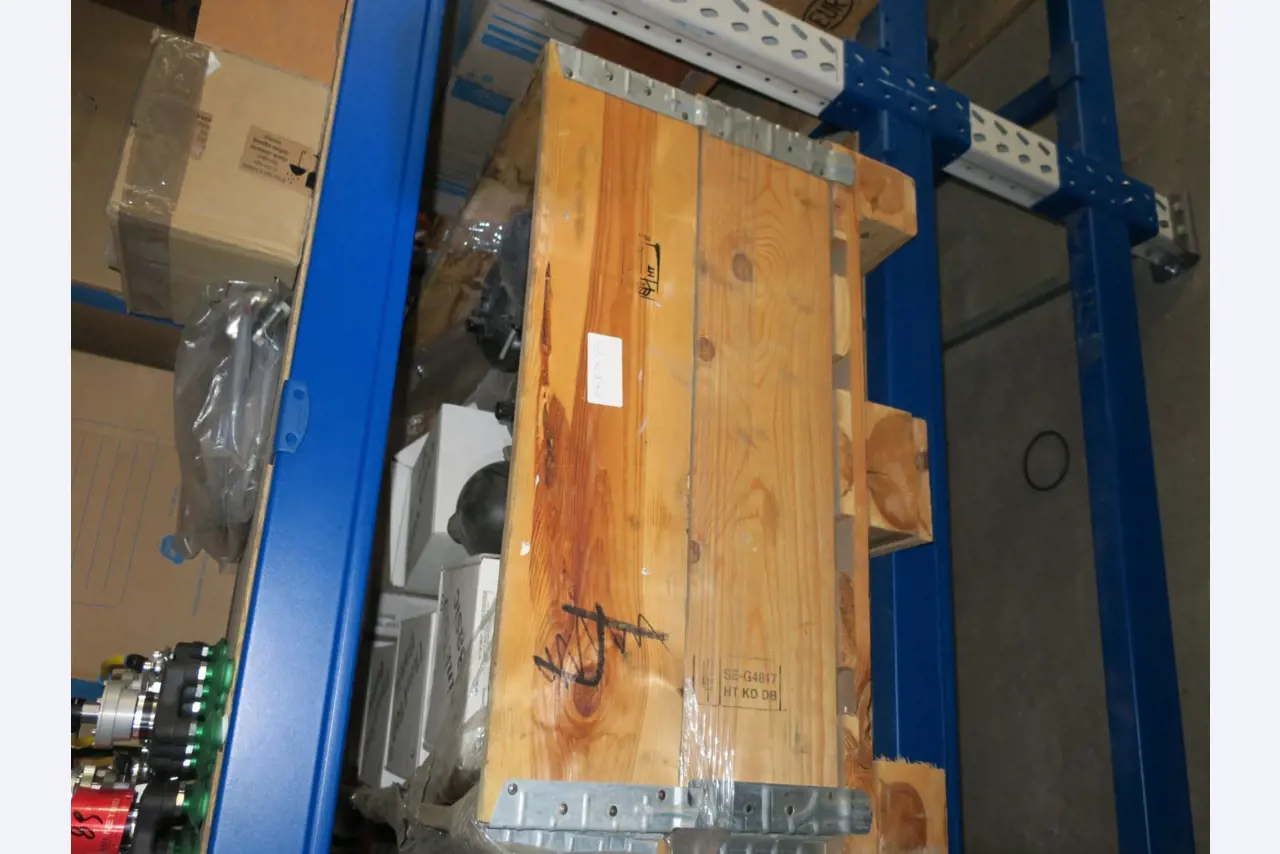 Workshop equipment, Warehouse supplies-37