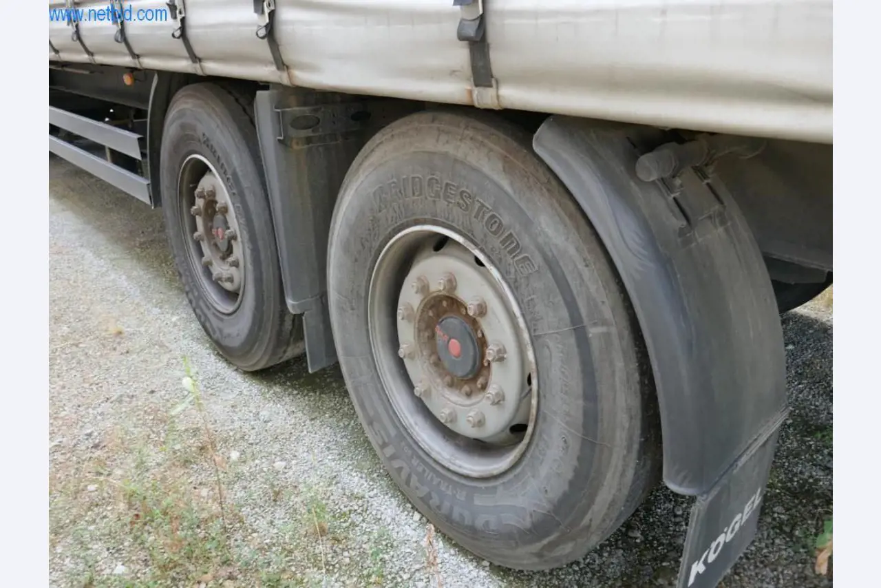 Voertuigen van een transportbedrijf-12