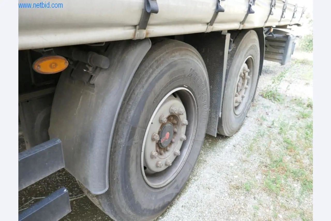 Voertuigen van een transportbedrijf-3