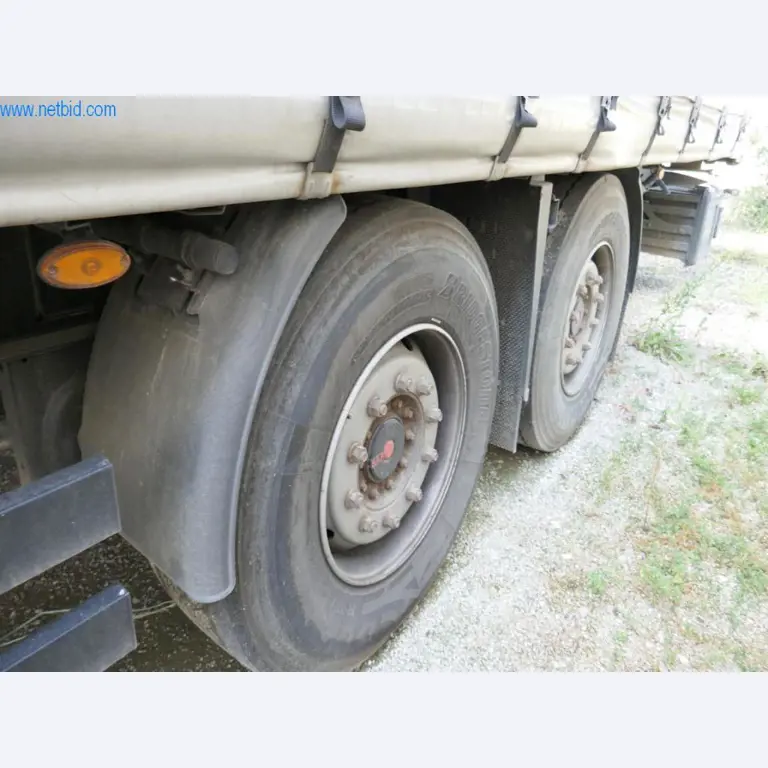 Voertuigen van een transportbedrijf-3