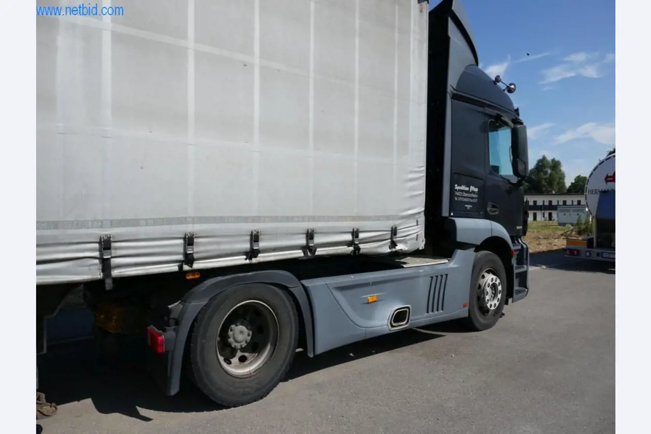 Vehicles of a freight forwarder-10