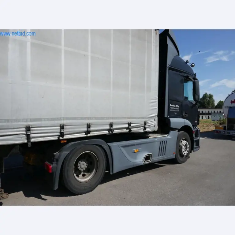 Vehicles of a freight forwarder-10