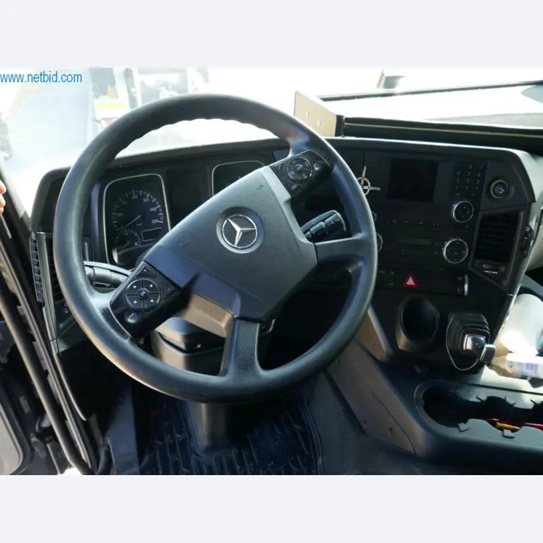 Vehicles of a freight forwarder-6