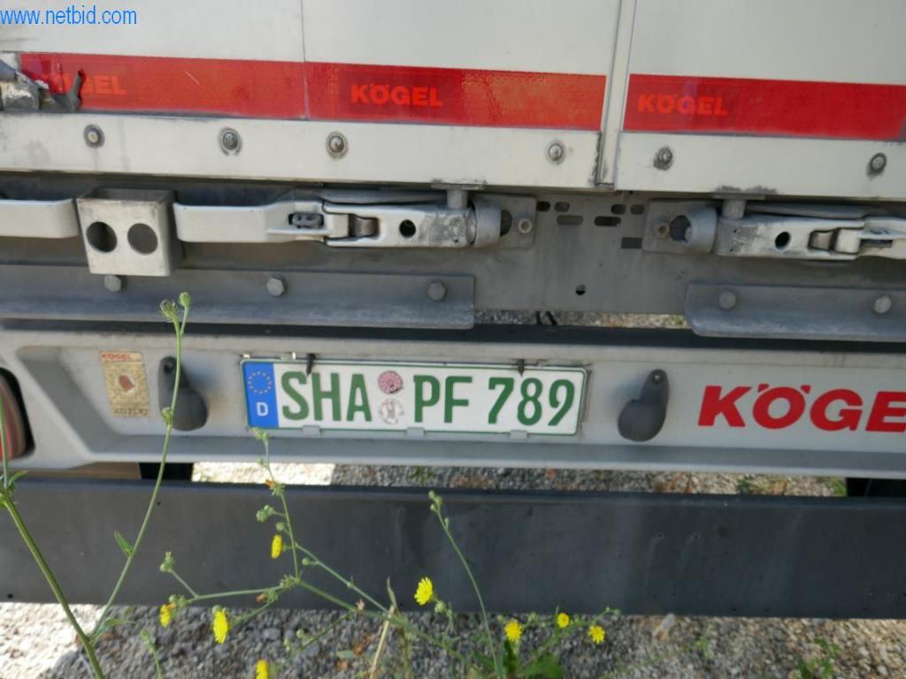 Vehículos de una empresa de transportes-4