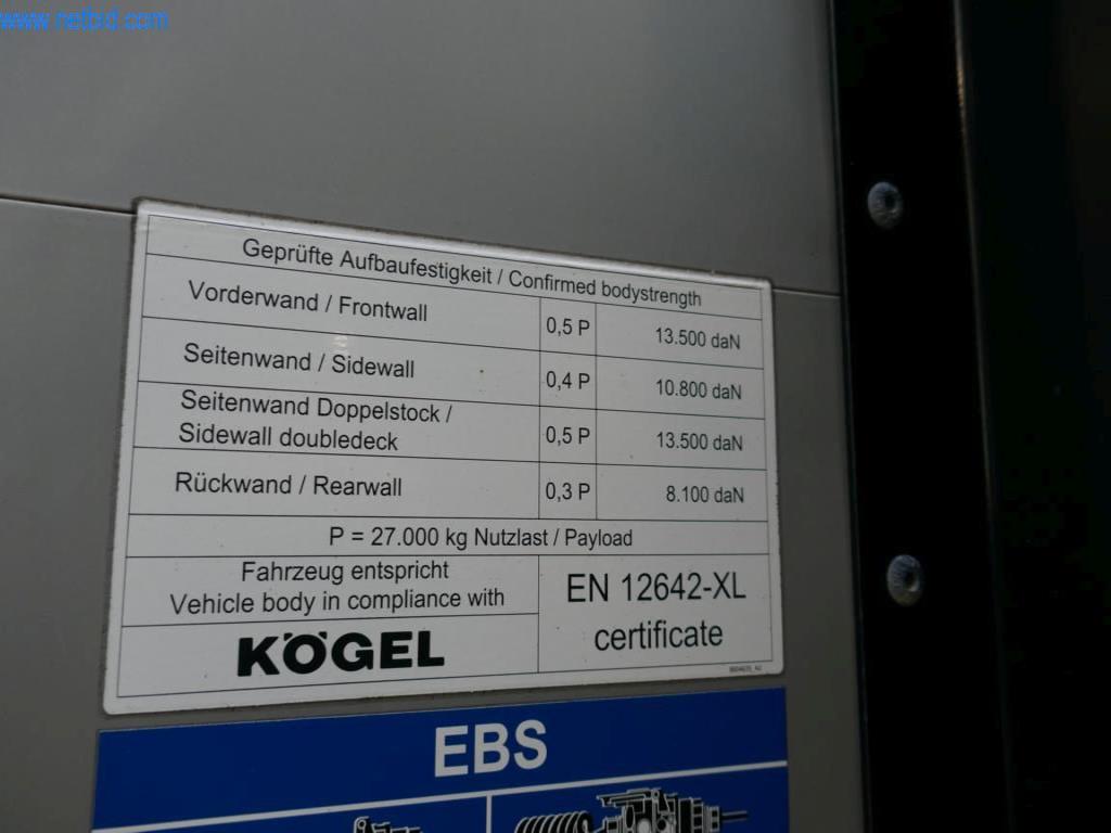 Vehículos de una empresa de transportes-8