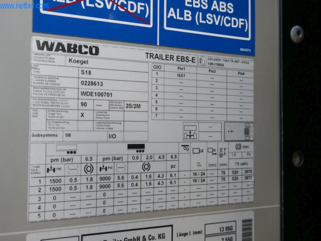 Vehículos de una empresa de transportes-9