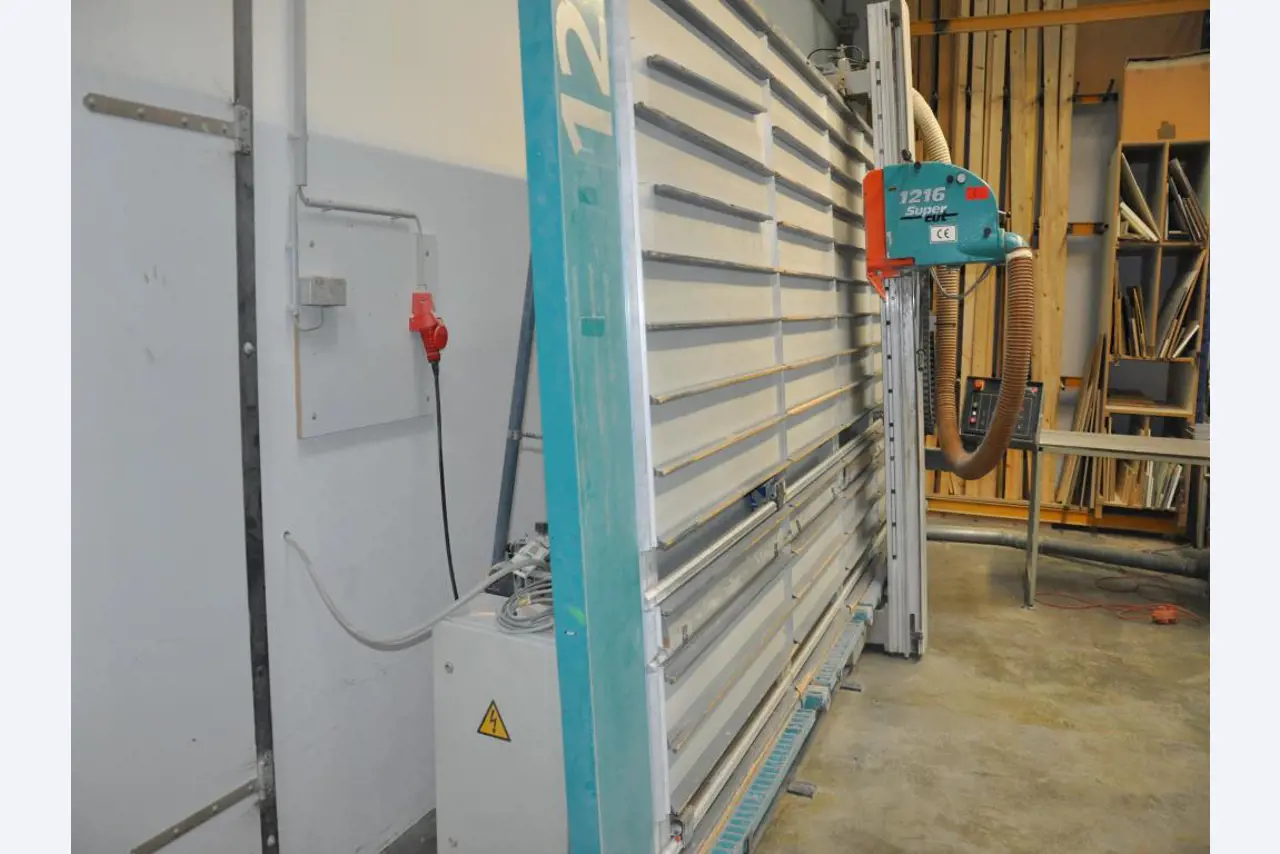 Tischlerei-/ Schreinerei-Maschinen; Schlosserei-Maschinen; Transport- und Lagerausstattung u.v.m.-2