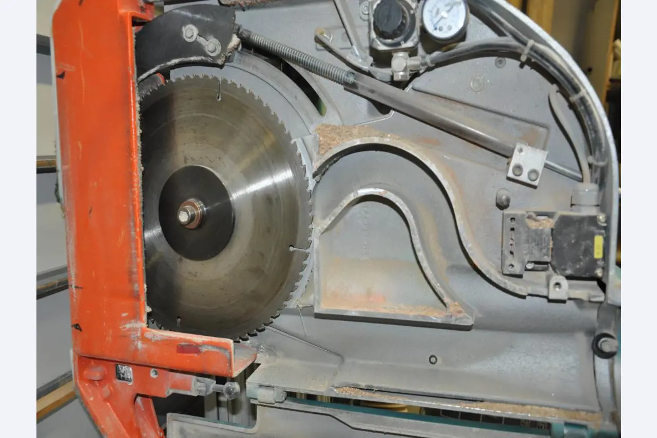 Tischlerei-/ Schreinerei-Maschinen; Schlosserei-Maschinen; Transport- und Lagerausstattung u.v.m.-9