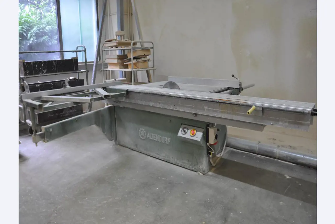 Máquinas de carpintería; máquinas para trabajar el metal; equipos de transporte y almacenamiento y mucho más.-1