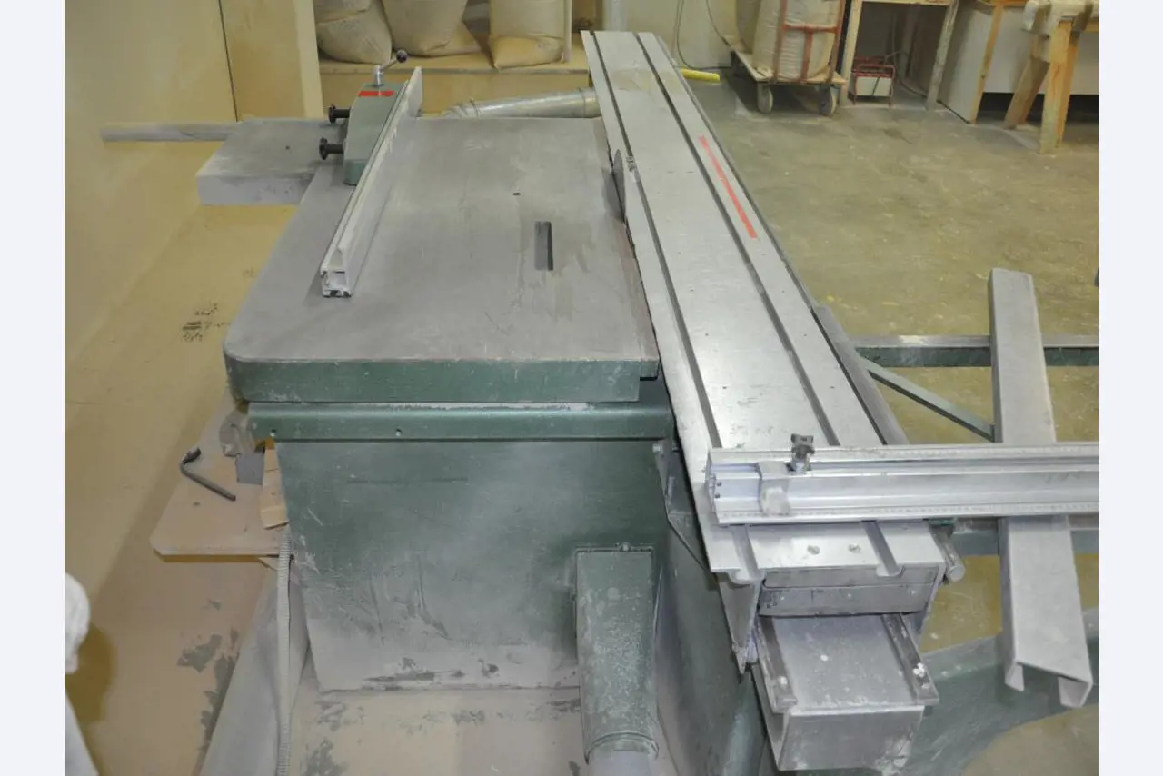 Máquinas de carpintería; máquinas para trabajar el metal; equipos de transporte y almacenamiento y mucho más.-3