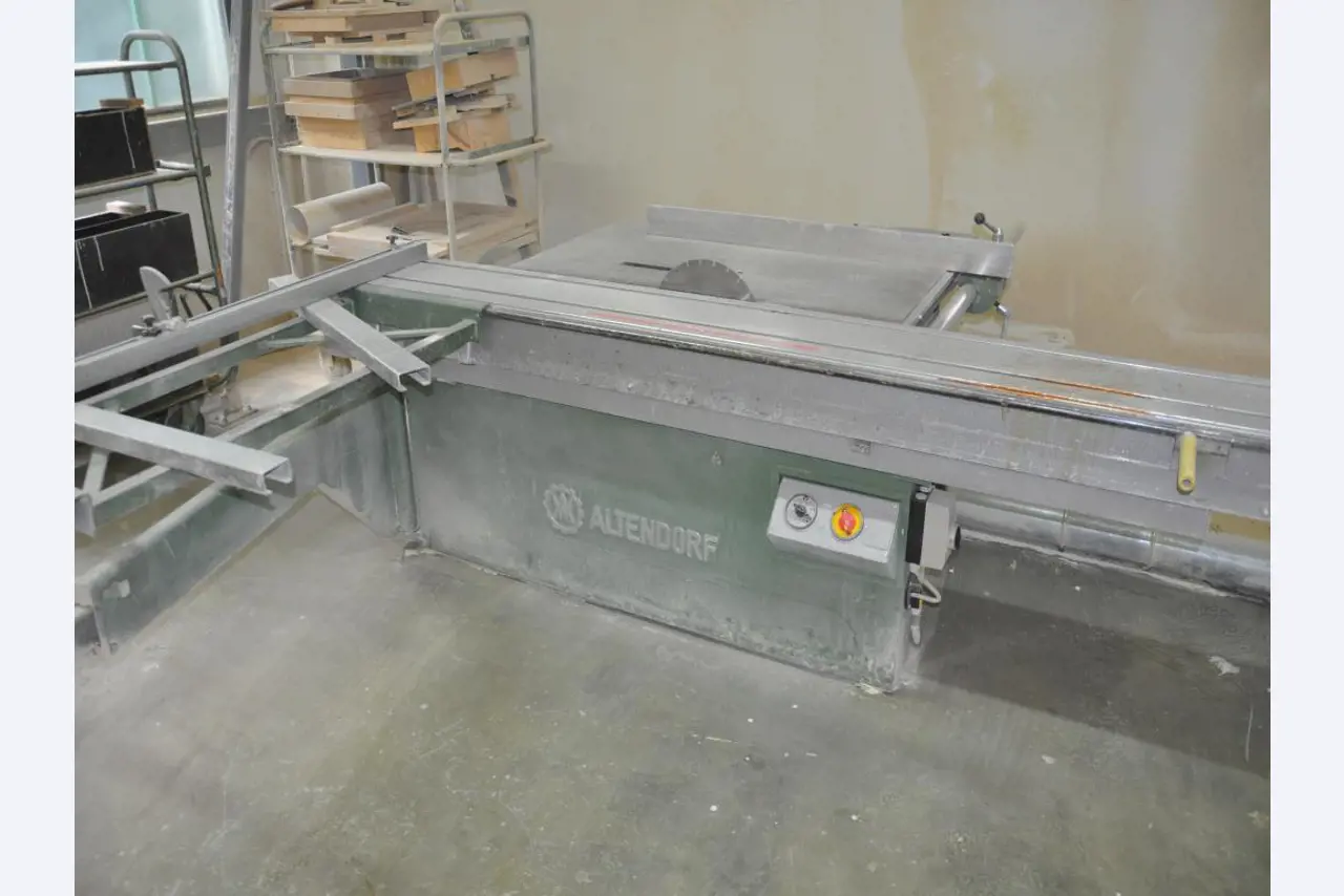 Máquinas de carpintería; máquinas para trabajar el metal; equipos de transporte y almacenamiento y mucho más.-4