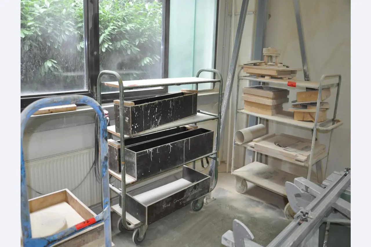 Tischlerei-/ Schreinerei-Maschinen; Schlosserei-Maschinen; Transport- und Lagerausstattung u.v.m.-1