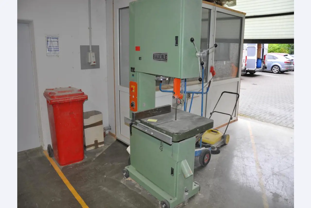 Tischlerei-/ Schreinerei-Maschinen; Schlosserei-Maschinen; Transport- und Lagerausstattung u.v.m.-1