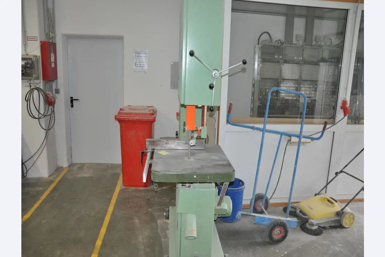 Tischlerei-/ Schreinerei-Maschinen; Schlosserei-Maschinen; Transport- und Lagerausstattung u.v.m.-3