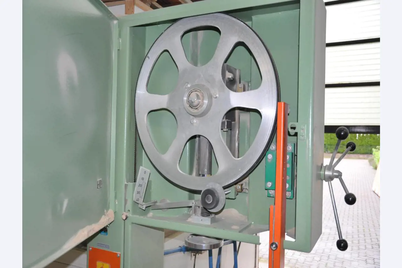 Tischlerei-/ Schreinerei-Maschinen; Schlosserei-Maschinen; Transport- und Lagerausstattung u.v.m.-7