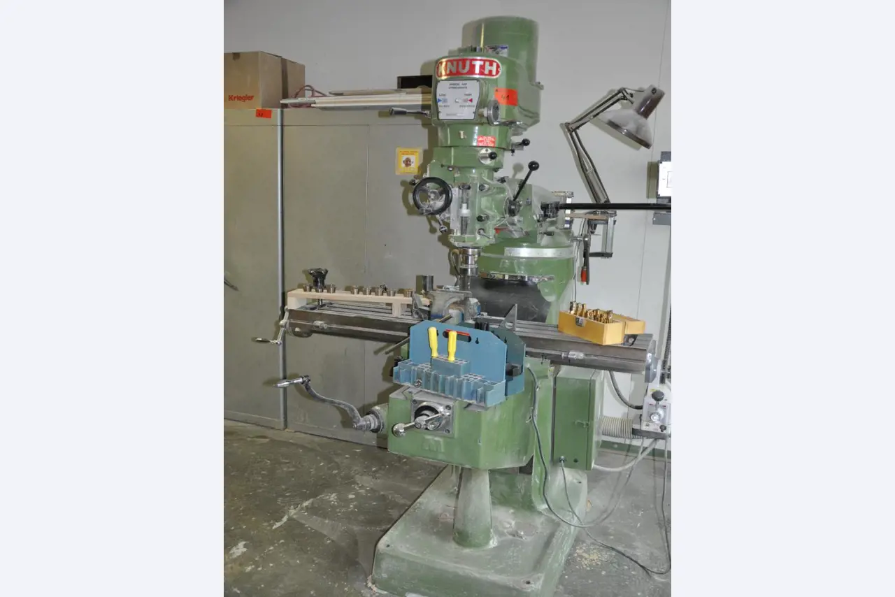 Tischlerei-/ Schreinerei-Maschinen; Schlosserei-Maschinen; Transport- und Lagerausstattung u.v.m.-1