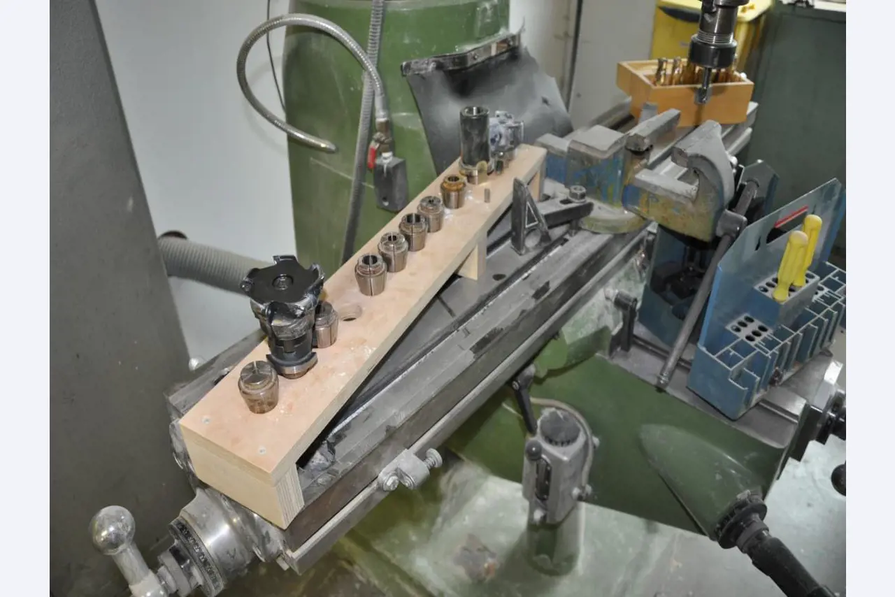 Tischlerei-/ Schreinerei-Maschinen; Schlosserei-Maschinen; Transport- und Lagerausstattung u.v.m.-5