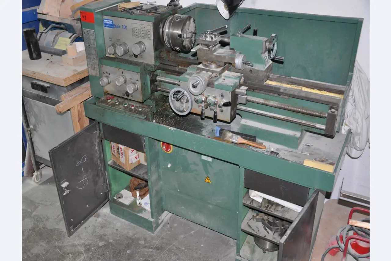 Tischlerei-/ Schreinerei-Maschinen; Schlosserei-Maschinen; Transport- und Lagerausstattung u.v.m.-1