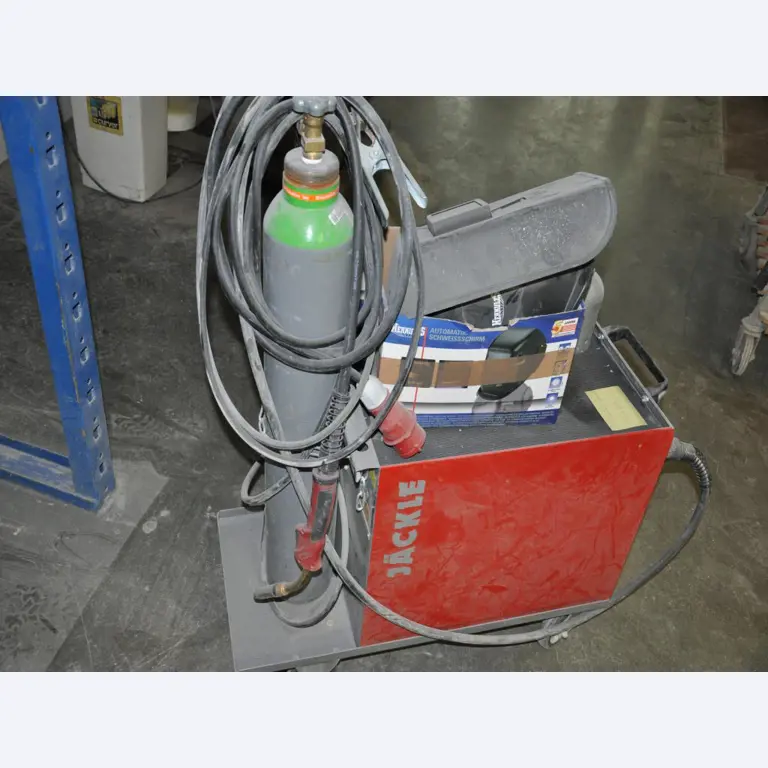 Máquinas de carpintería; máquinas para trabajar el metal; equipos de transporte y almacenamiento y mucho más.-1