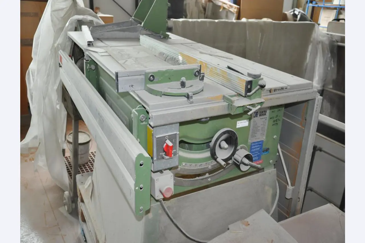 Tischlerei-/ Schreinerei-Maschinen; Schlosserei-Maschinen; Transport- und Lagerausstattung u.v.m.-2