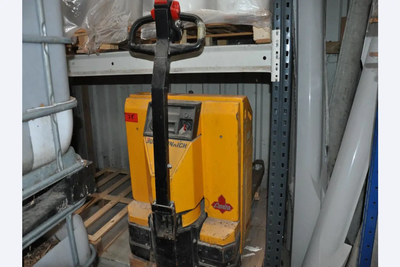 Máquinas de carpintería; máquinas para trabajar el metal; equipos de transporte y almacenamiento y mucho más.-1