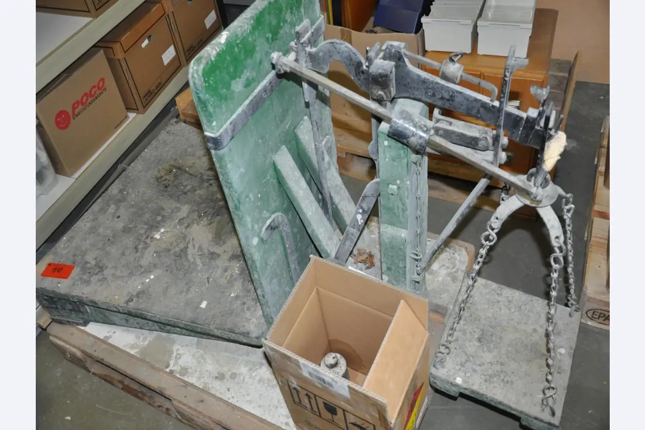 Máquinas de carpintería; máquinas para trabajar el metal; equipos de transporte y almacenamiento y mucho más.-1