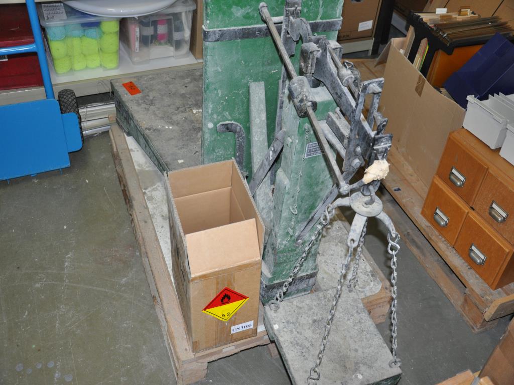 Máquinas de carpintería; máquinas para trabajar el metal; equipos de transporte y almacenamiento y mucho más.-3