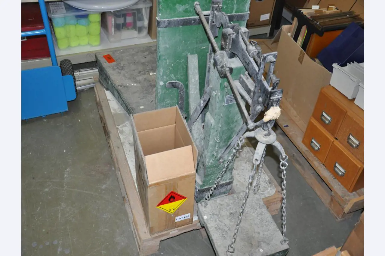 Máquinas de carpintería; máquinas para trabajar el metal; equipos de transporte y almacenamiento y mucho más.-3