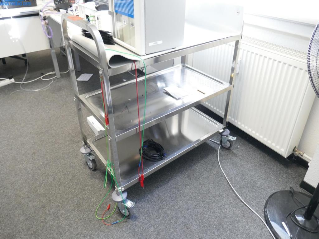 Dobře udržované laboratorní vybavení-1