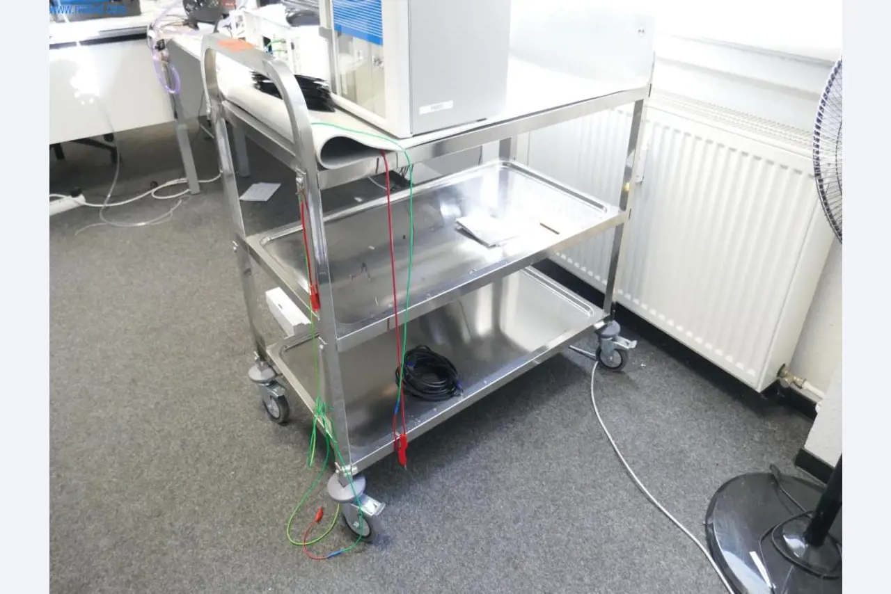 Dobře udržované laboratorní vybavení-1