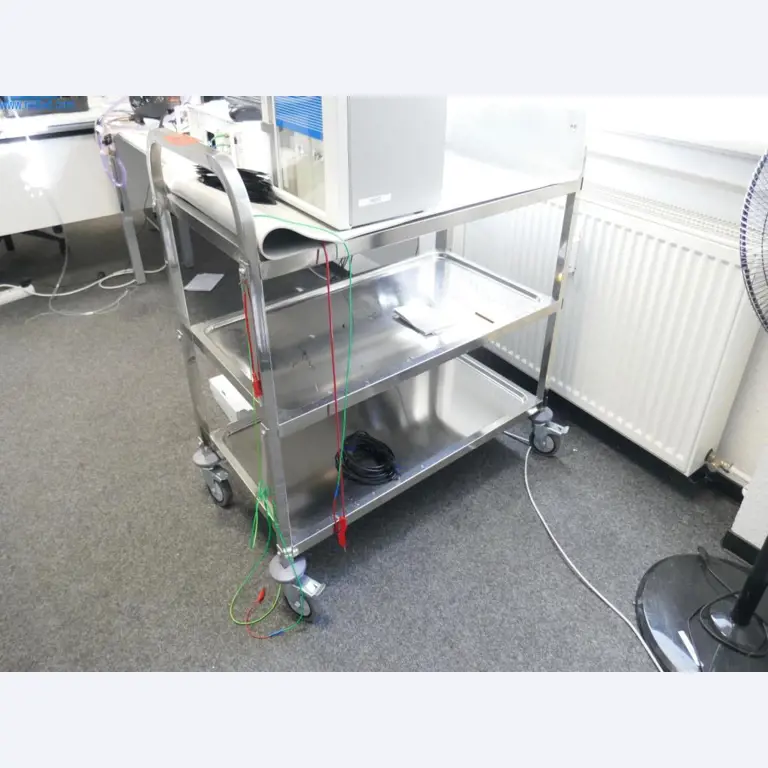 Dobře udržované laboratorní vybavení-1