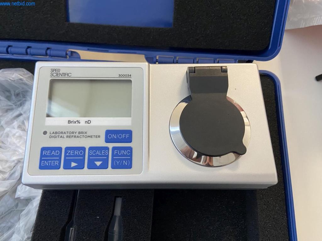 Gepflegte Laborausstattung-1