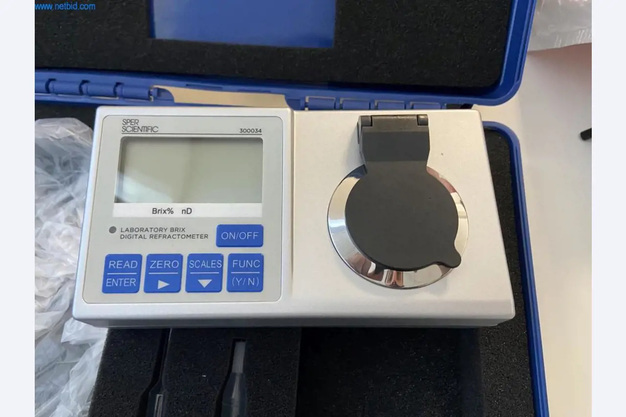 Gepflegte Laborausstattung-1