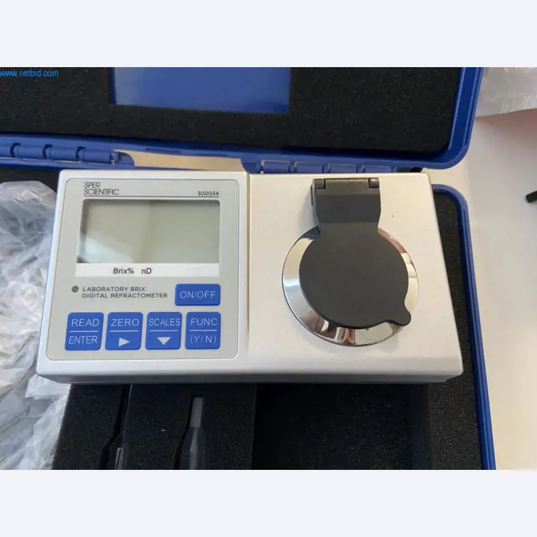 Gepflegte Laborausstattung-1