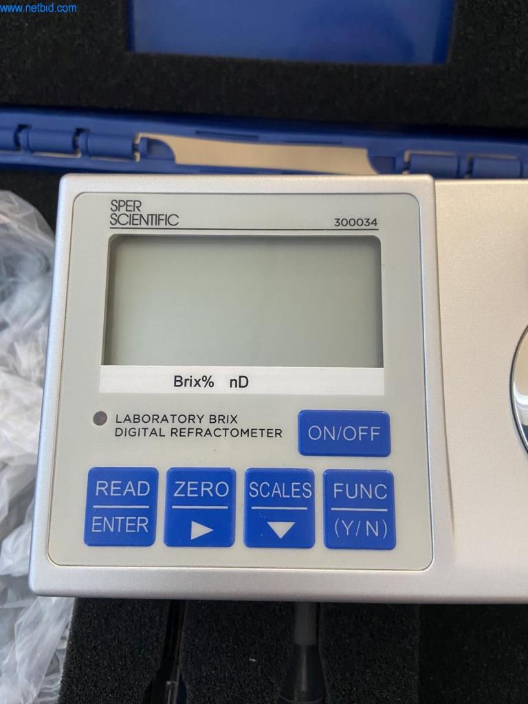 Gepflegte Laborausstattung-2