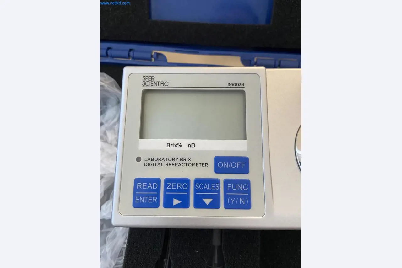 Gepflegte Laborausstattung-2