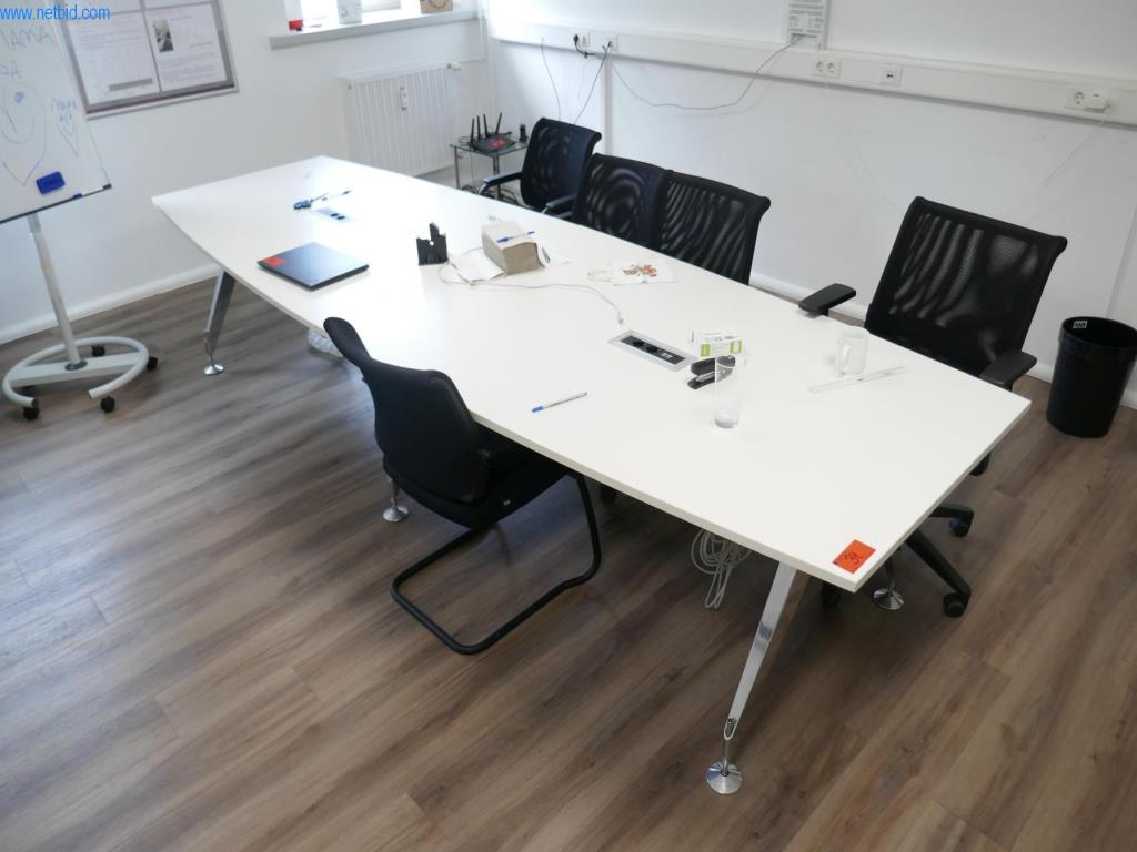 Gepflegte Laborausstattung-1